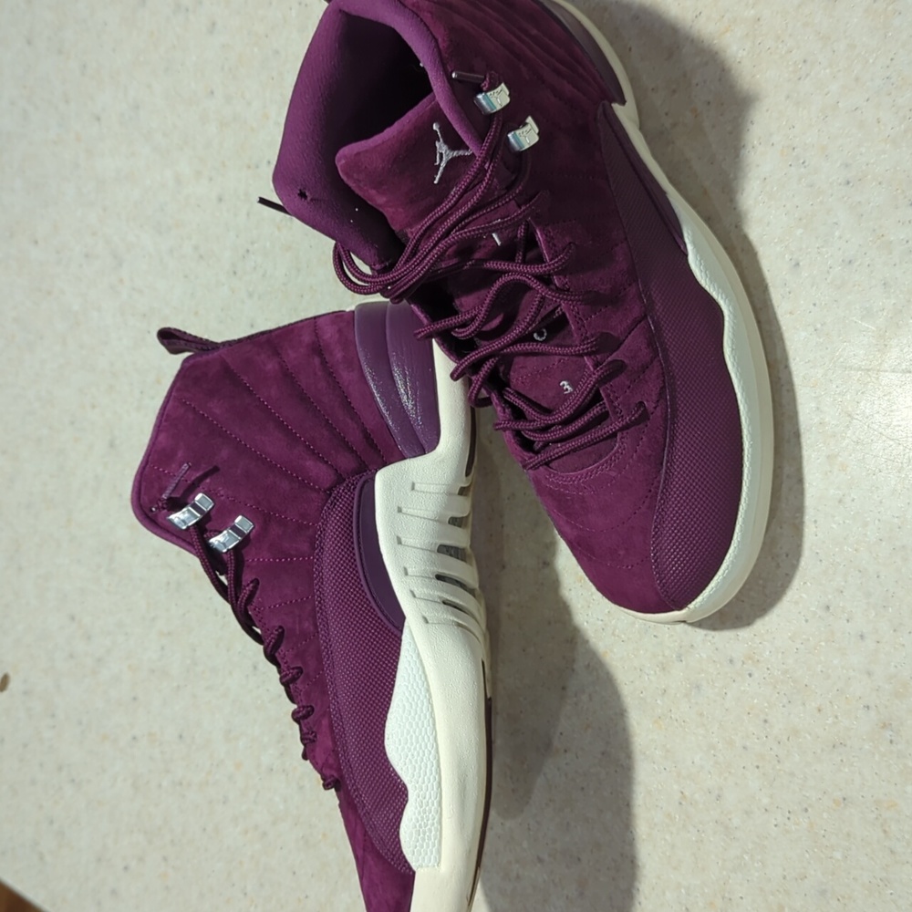 Nike Air Jordan 12 Bordeaux - Picture 2 of 6
